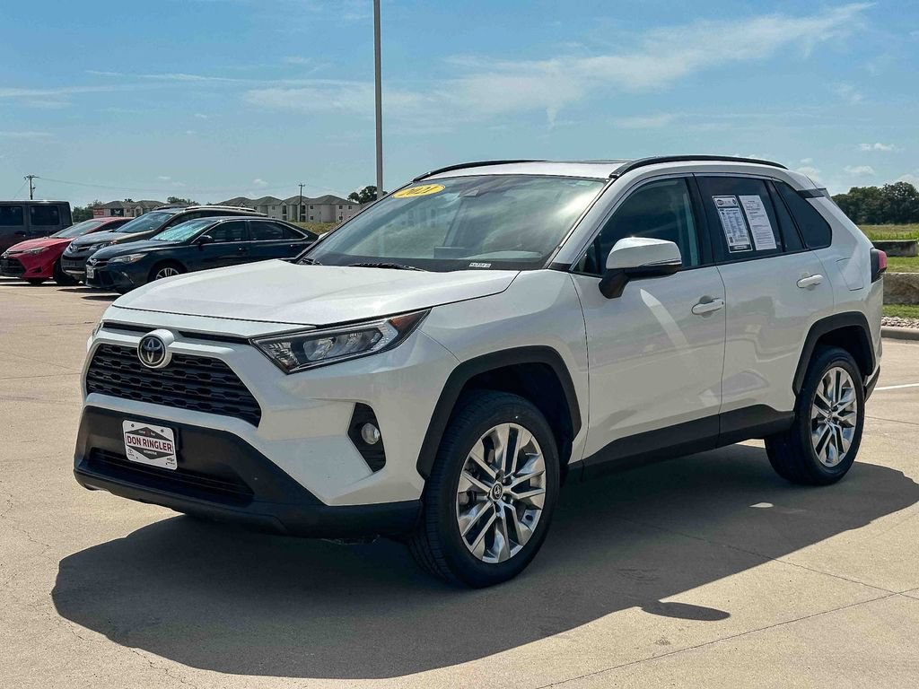 Used 2021 Toyota RAV4 XLE Premium FWD image 7