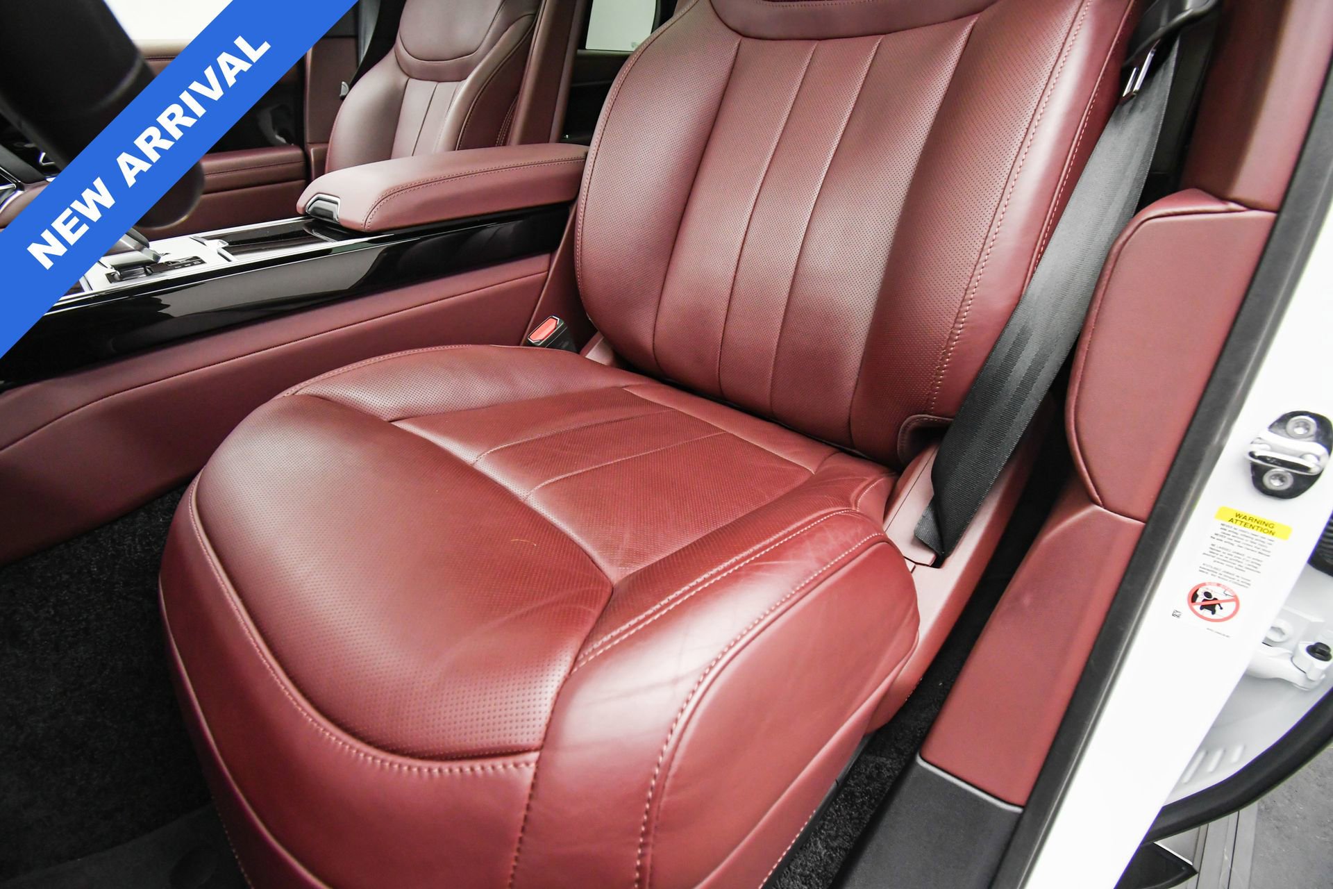 Used 2025 Land Rover Range Rover SE image 52