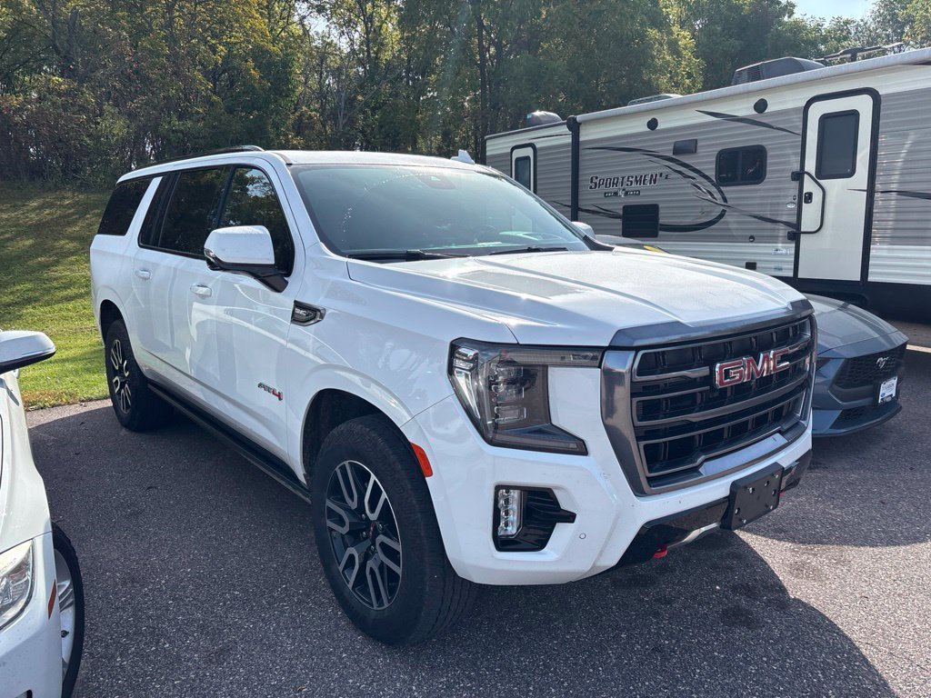 Used 2024 GMC Yukon XL AT4 w/ AT4 Premium Package AWD/4WD image 4