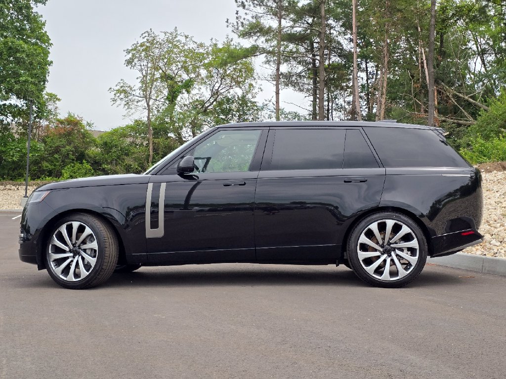 New 2026 Land Rover Range Rover Long Wheelbase SE AWD/4WD image 3
