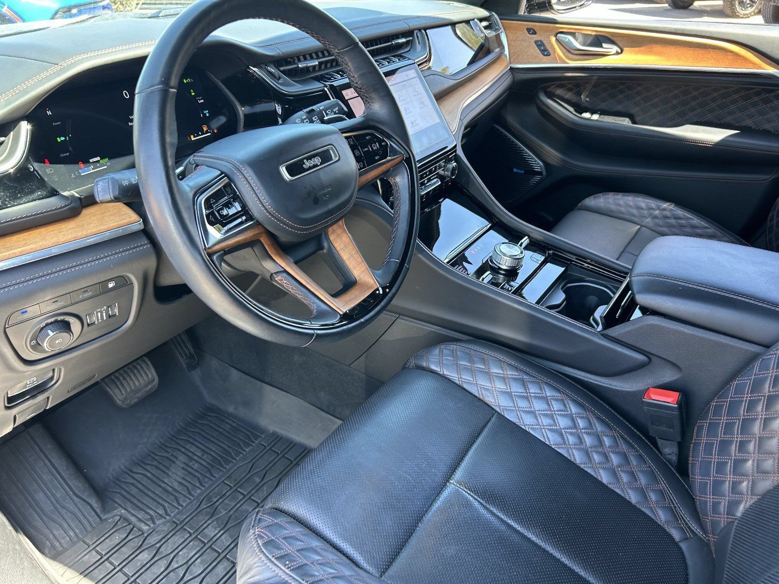Used 2022 Jeep Grand Cherokee Summit AWD/4WD image 24