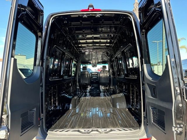 Used 2024 Mercedes-Benz Sprinter 3500 image 10
