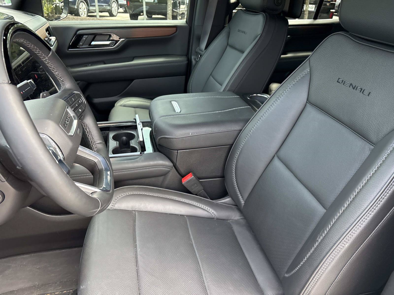 Used 2025 GMC Yukon Denali w/ Denali Reserve Package AWD/4WD image 15