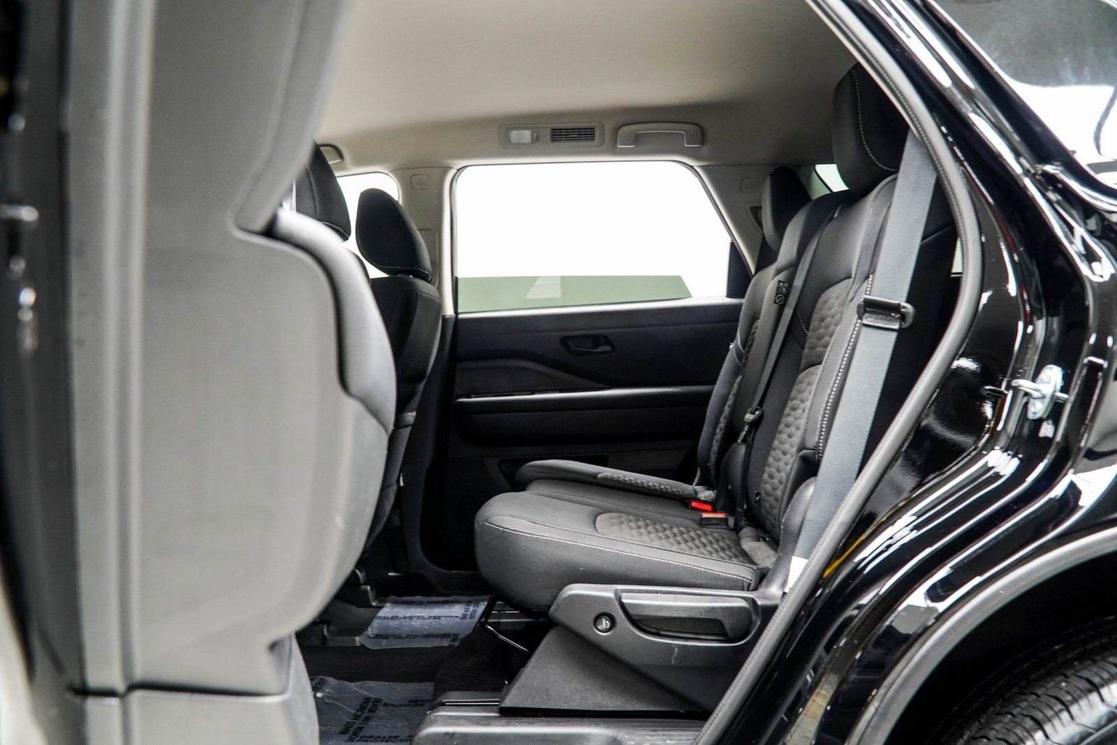 Used 2025 Nissan Pathfinder SV image 35