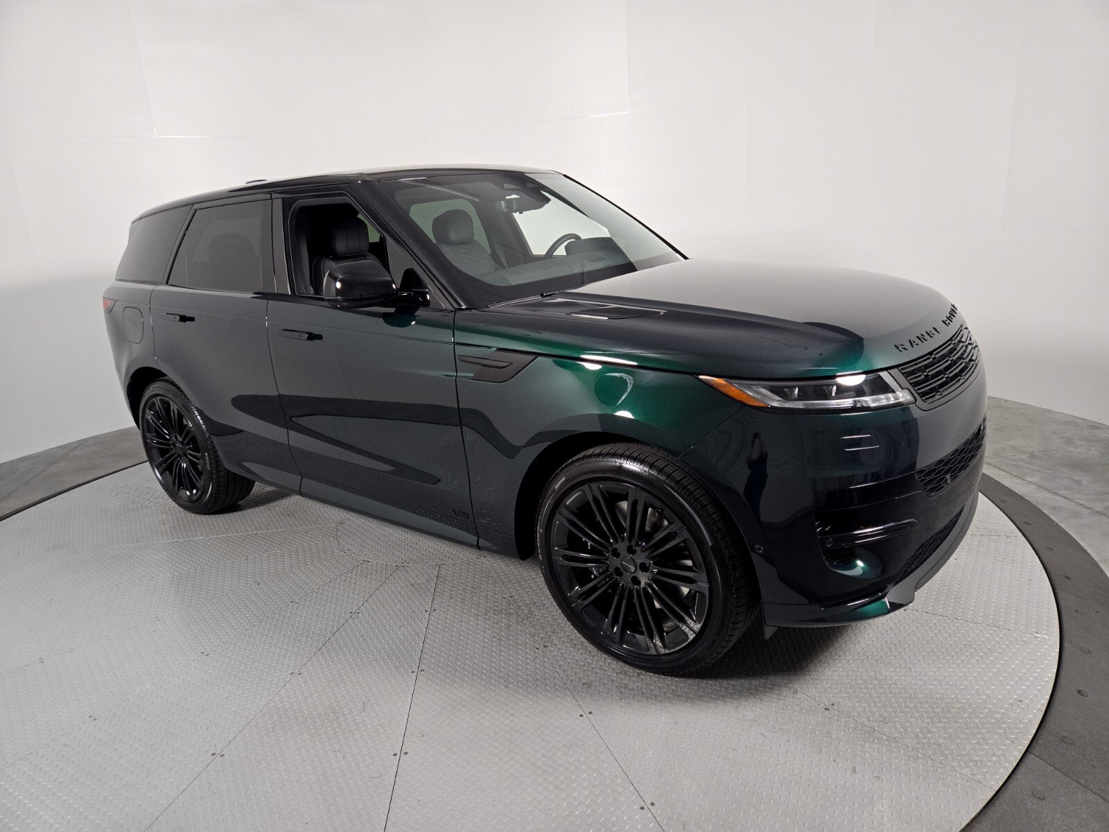 New 2027 Land Rover Range Rover Sport Dynamic SE AWD/4WD image 16