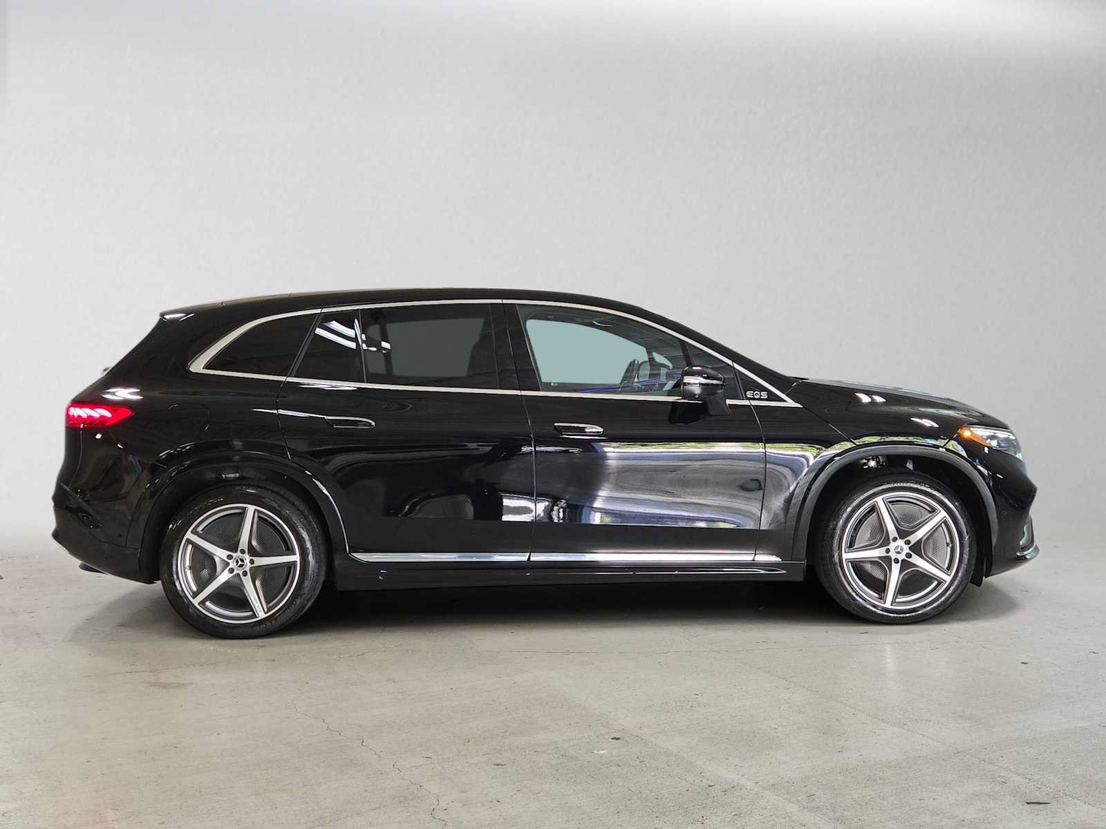 Used 2023 Mercedes-Benz EQS 450+ 4MATIC SUV image 2