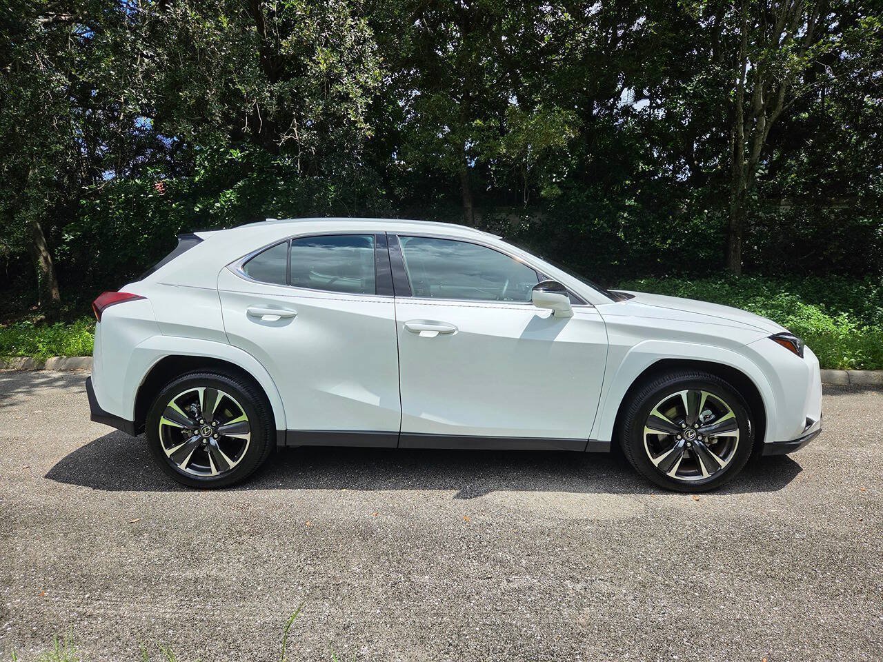 Used 2026 Lexus UX 300h FWD w/ Accessory Package (Z2) image 8