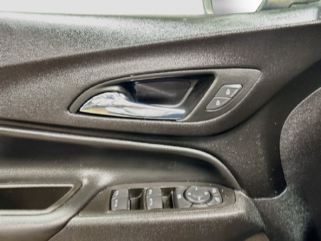 Used 2020 Chevrolet Equinox LT FWD image 17