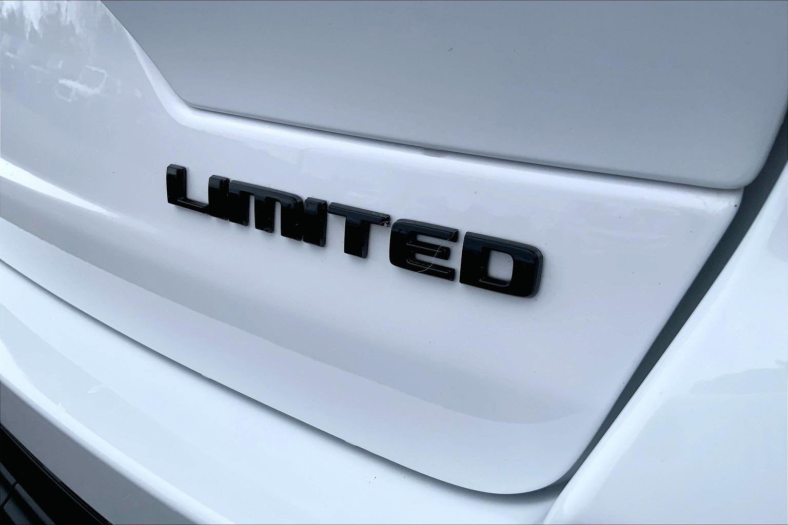 Used 2025 Jeep Grand Cherokee Limited w/ Black Appearance Package image 9