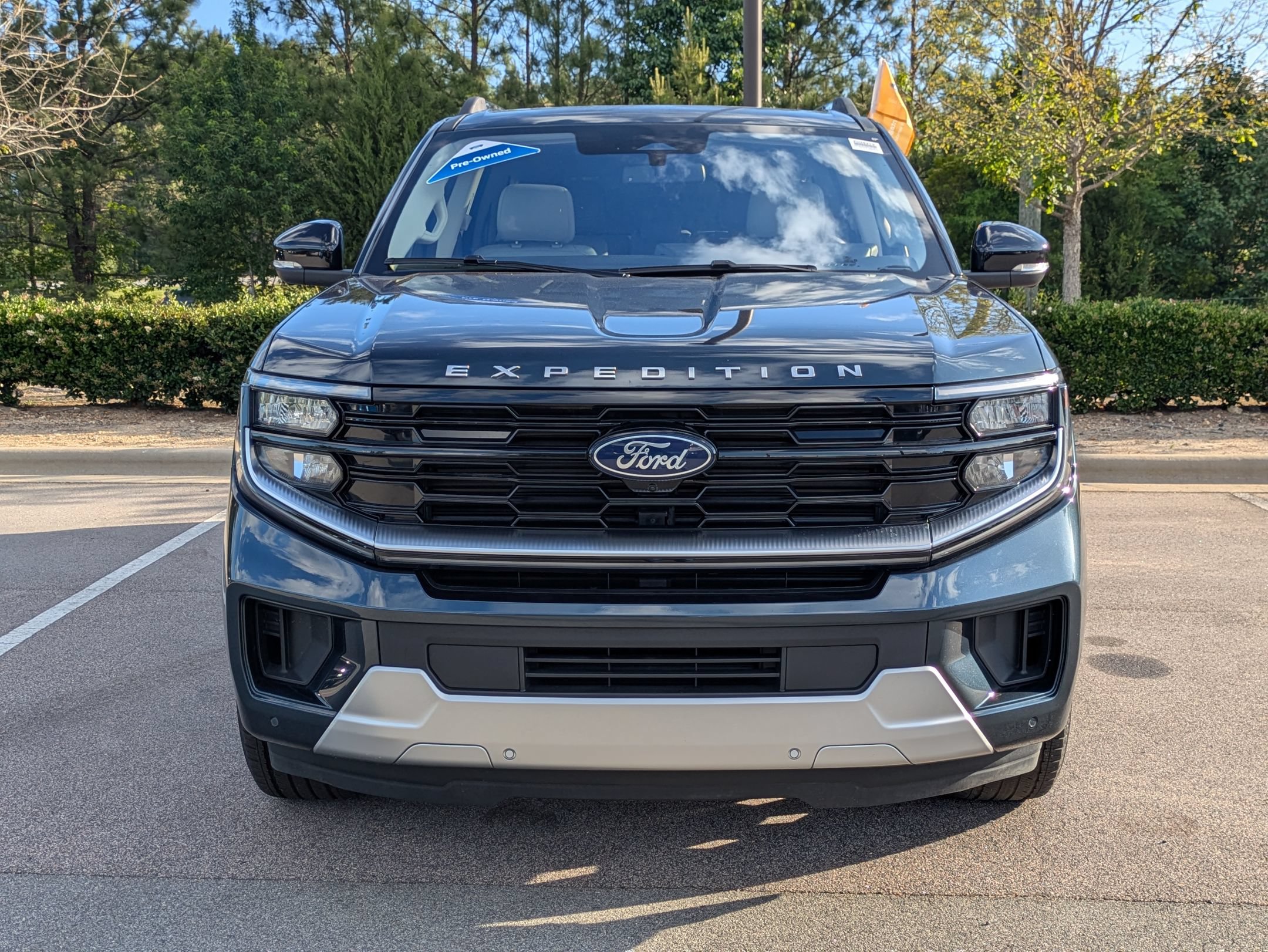 Certified 2025 Ford Expedition Max Platinum w/ Driver's Package AWD/4WD image 9
