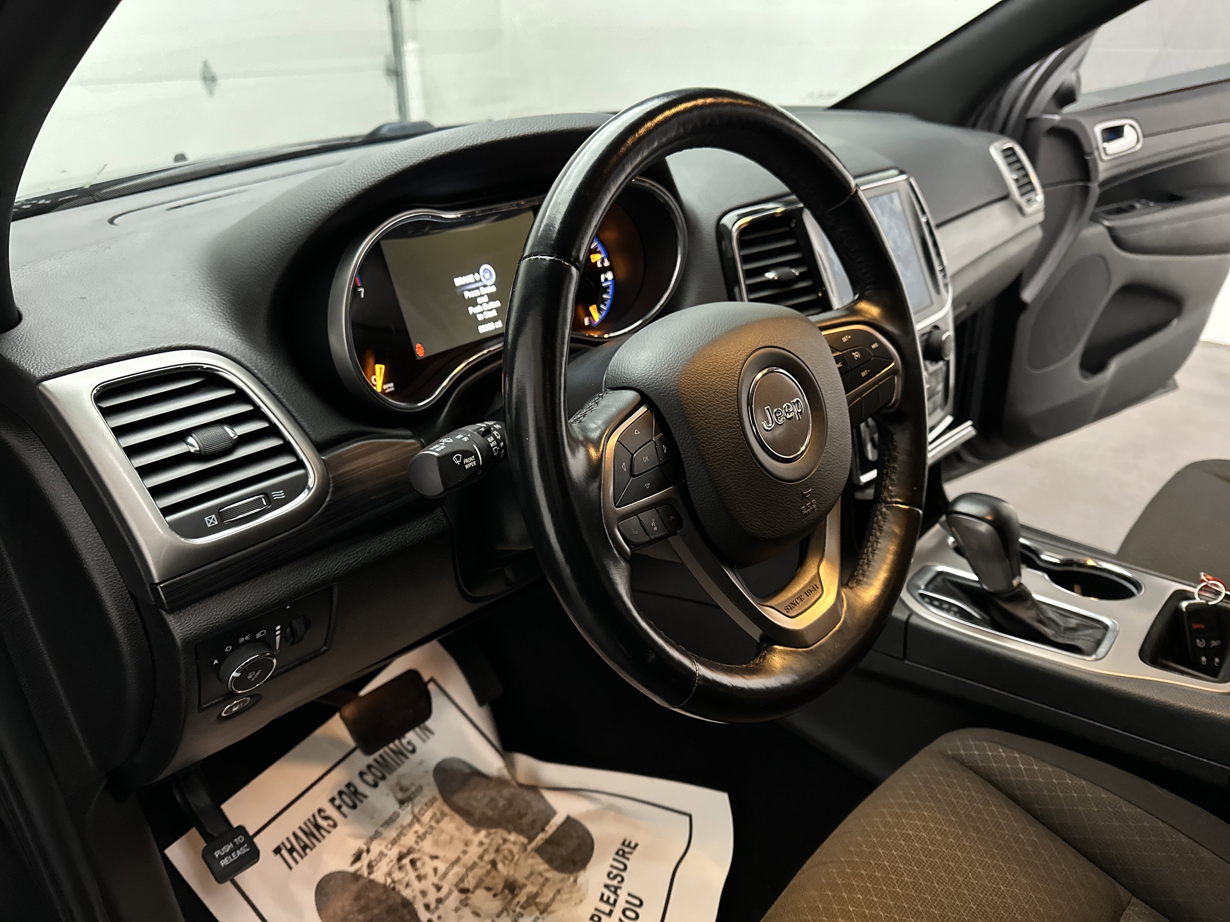 Used 2021 Jeep Grand Cherokee Laredo image 16