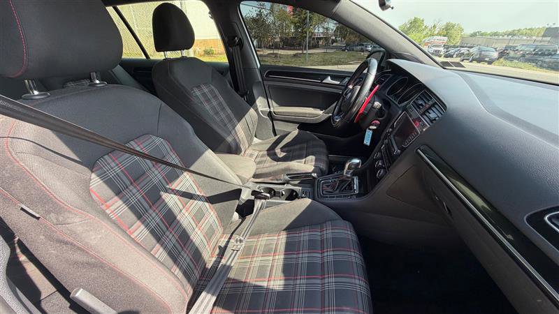 Used 2016 Volkswagen GTI SE FWD image 21
