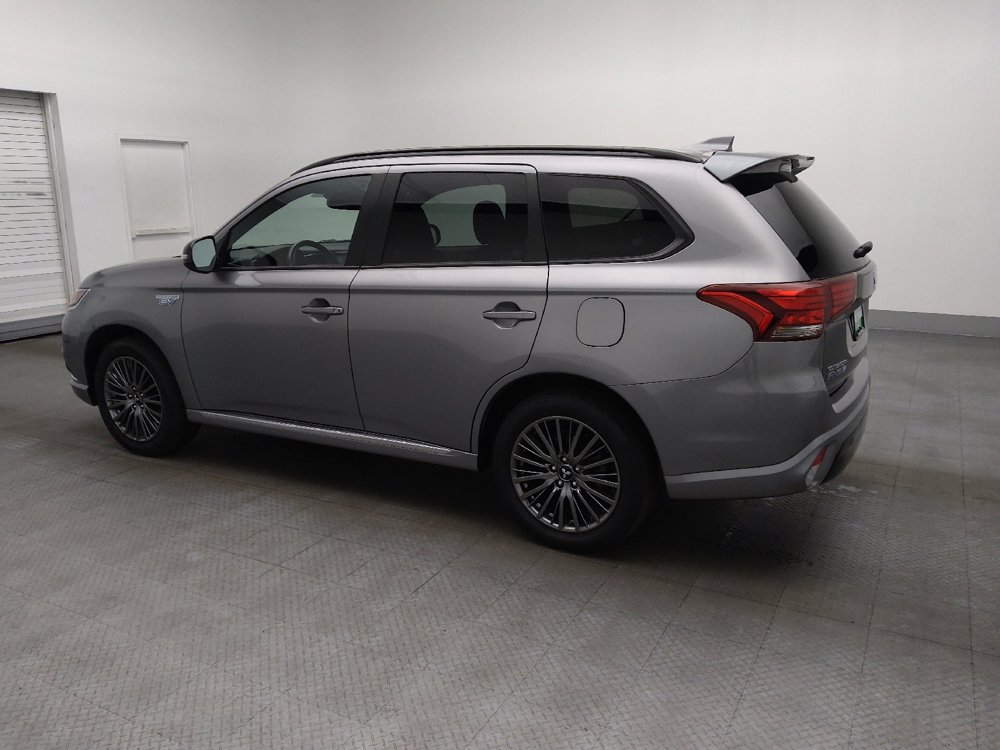 Used 2021 Mitsubishi Outlander LE image 3