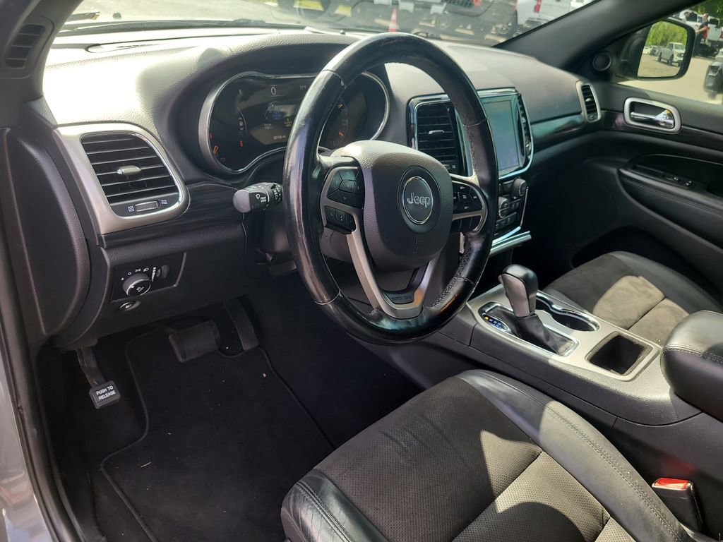 Used 2020 Jeep Grand Cherokee Altitude RWD image 16