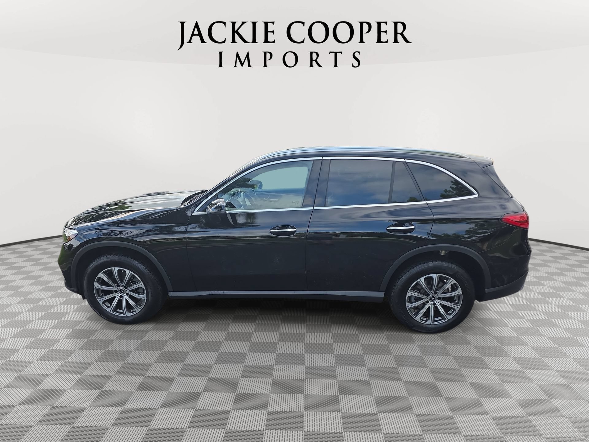 Used 2024 Mercedes-Benz GLC 300 4MATIC image 8