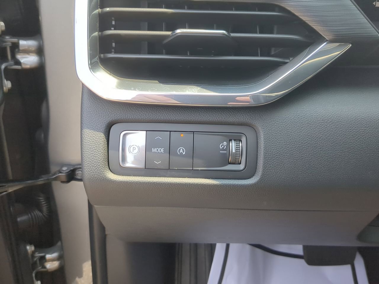 New 2025 GMC Acadia Elevation image 18