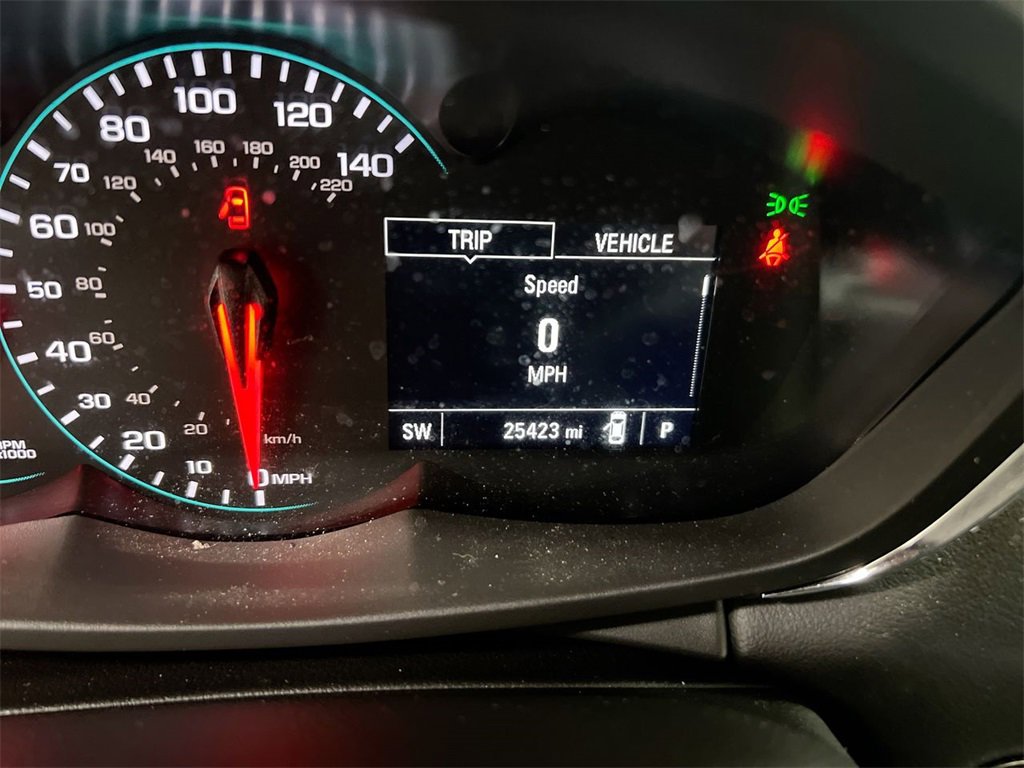 Used 2022 Chevrolet Trax LT w/ LT Convenience Package image 12