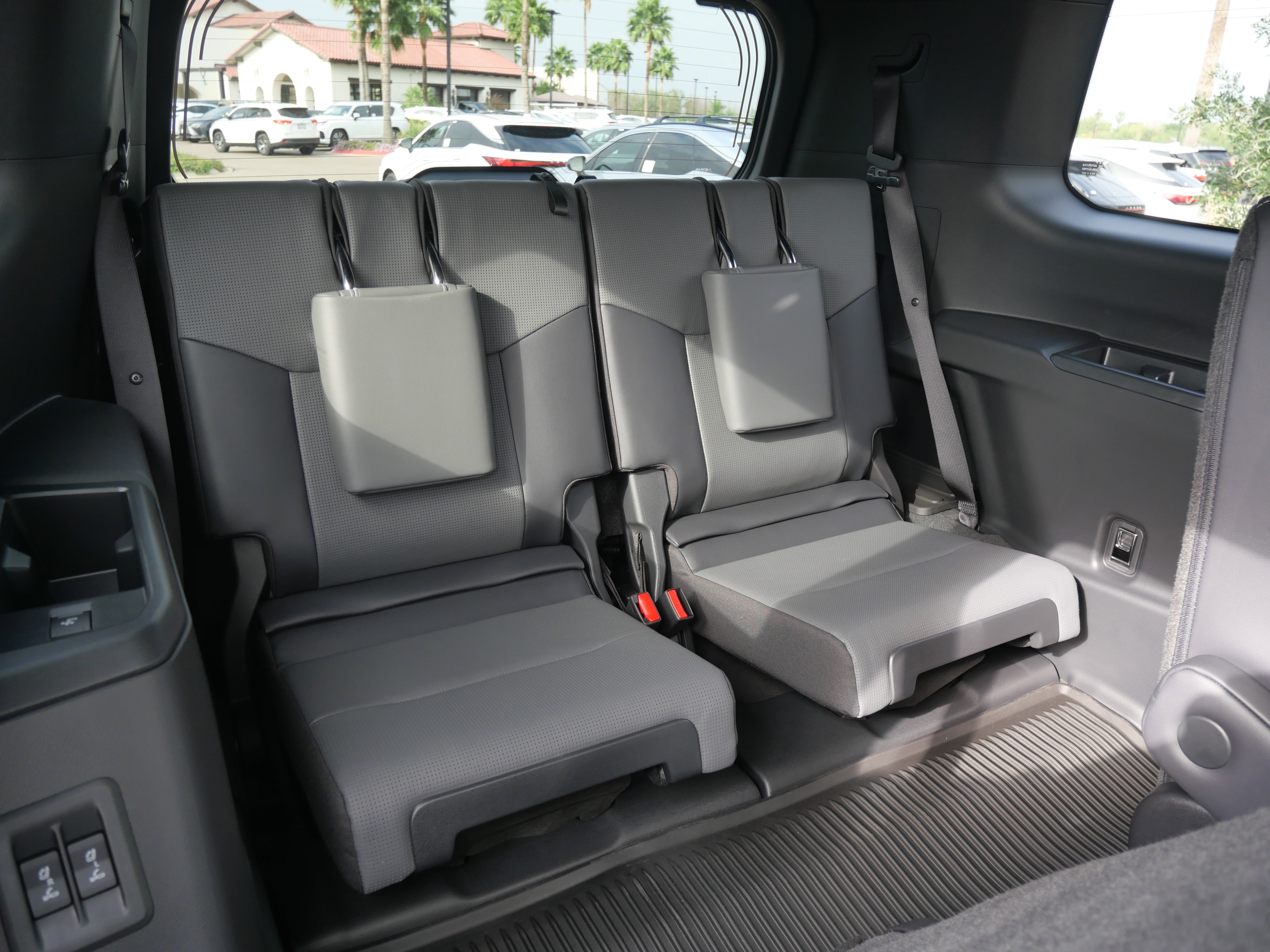 Used 2025 Lexus GX 550 w/ Accessory Package (2T) image 12