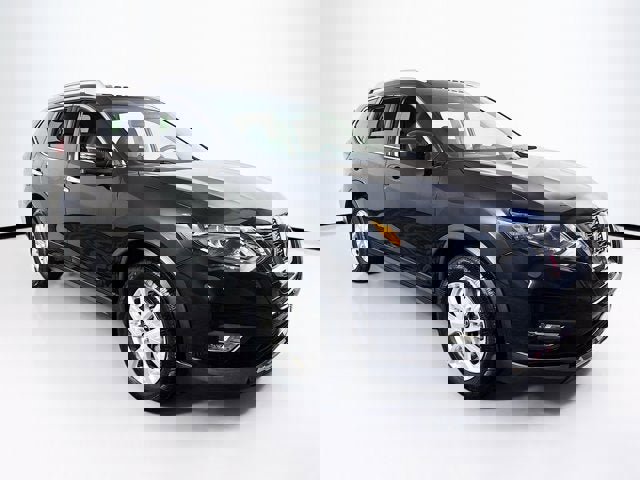 Used 2018 Nissan Rogue SV w/ Sun & Sound Touring Package image 3