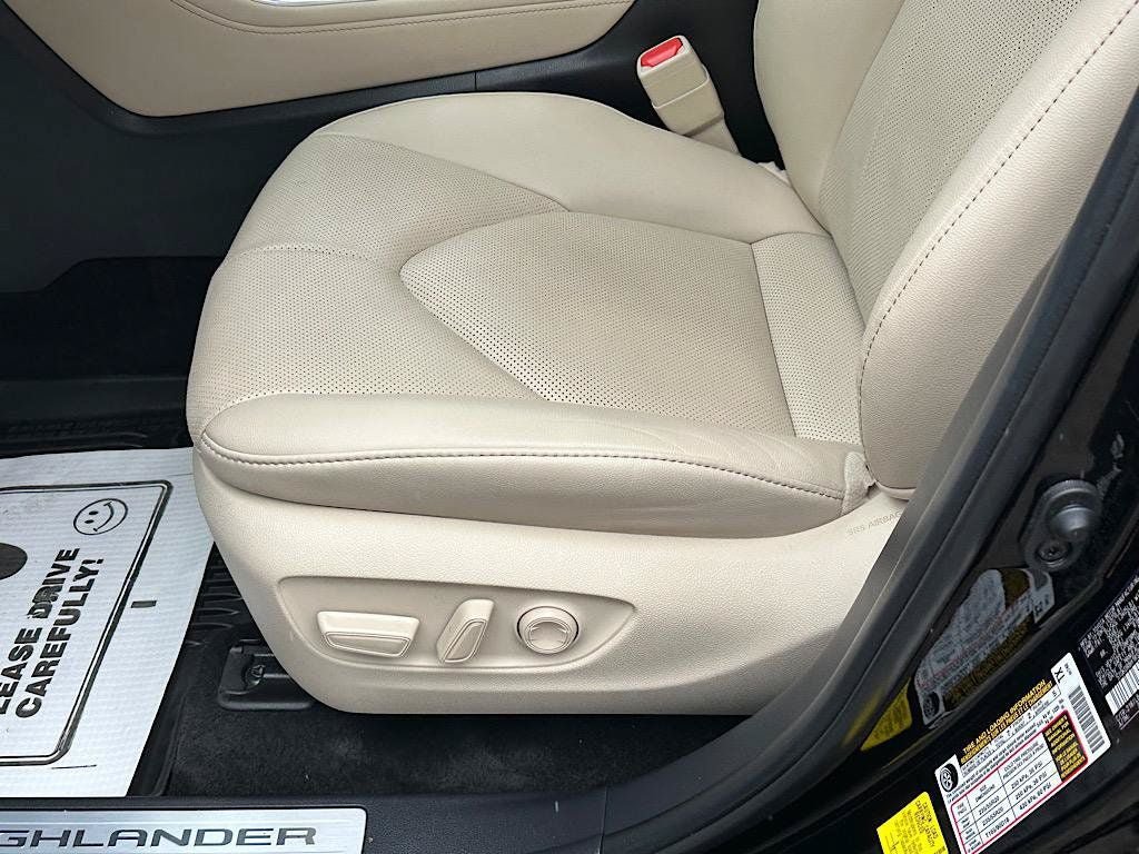 Certified 2024 Toyota Highlander Limited AWD/4WD image 14