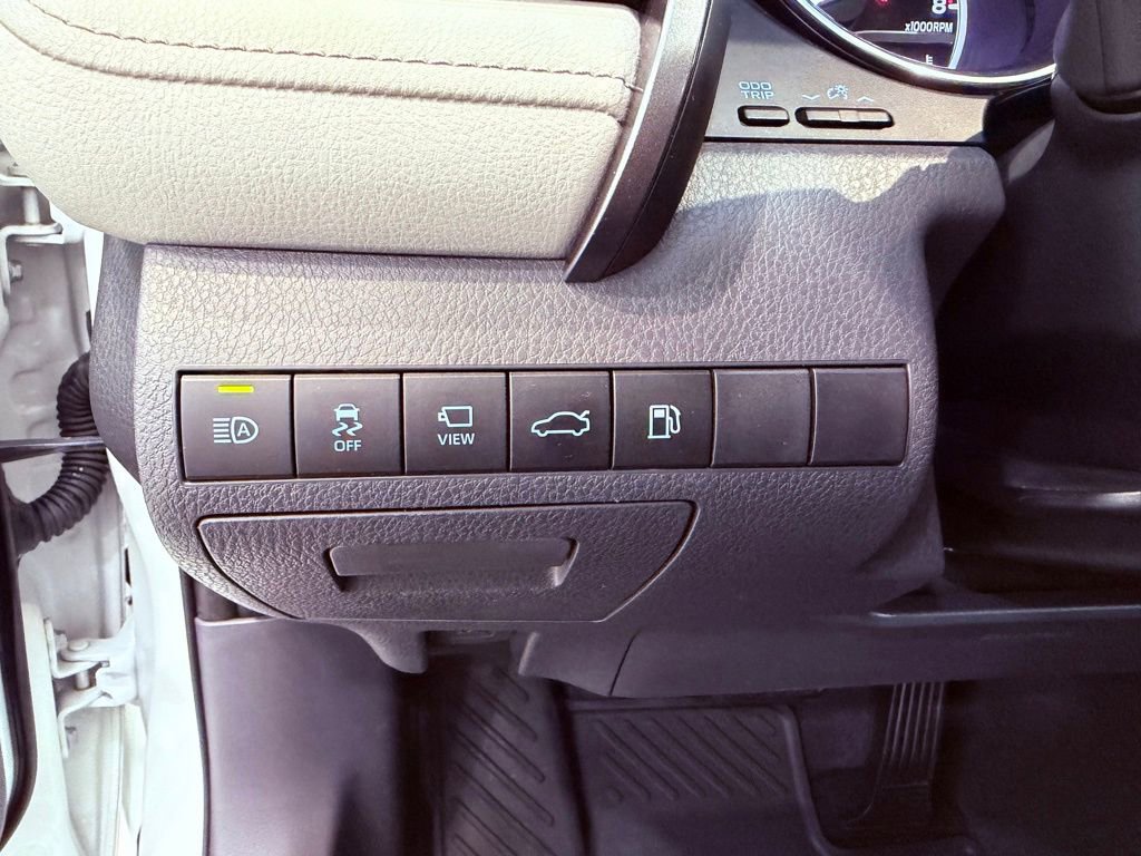 Used 2018 Toyota Camry XLE image 20