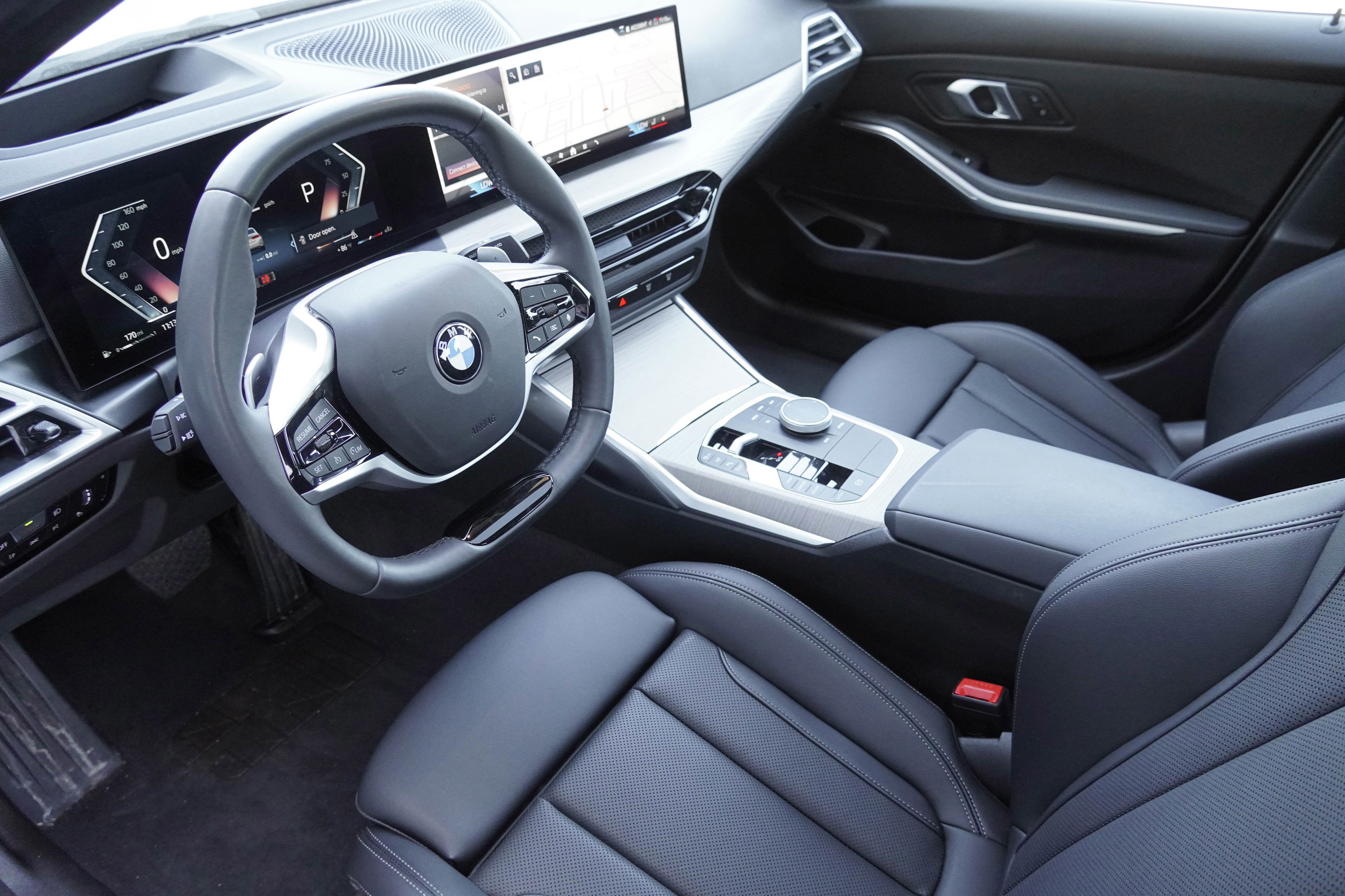 Certified 2025 BMW 330i xDrive Sedan AWD/4WD image 9