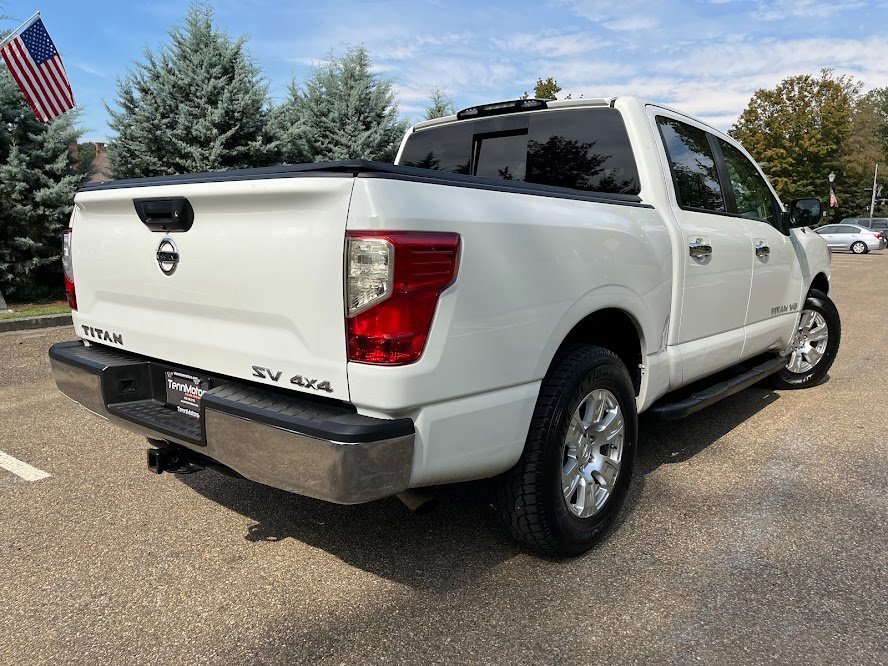 Used 2019 Nissan Titan SV image 4