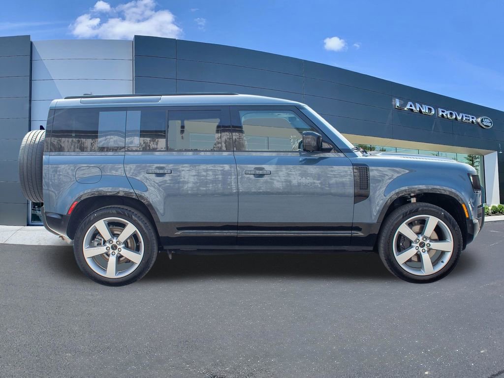 New 2026 Land Rover Defender 110 X-Dynamic SE image 8