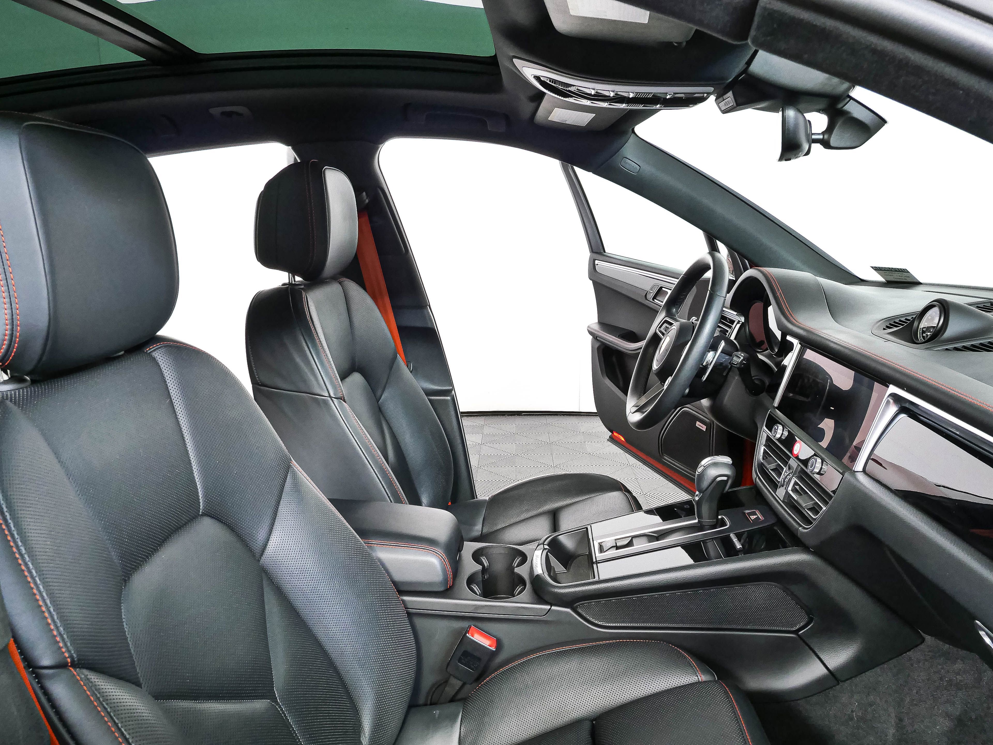 Certified 2024 Porsche Macan S AWD/4WD image 24