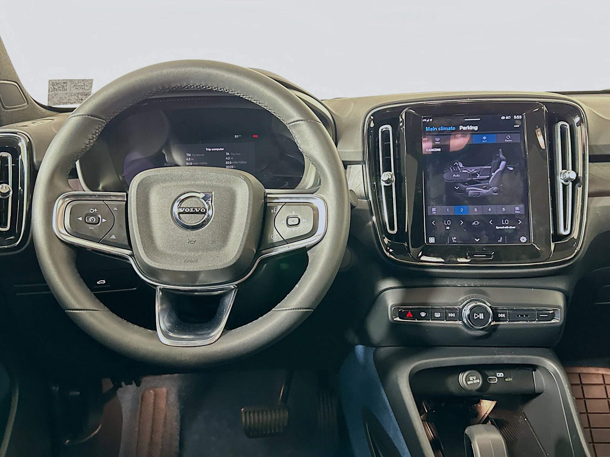 Used 2023 Volvo C40 P8 Recharge Plus w/ Climate Package image 18