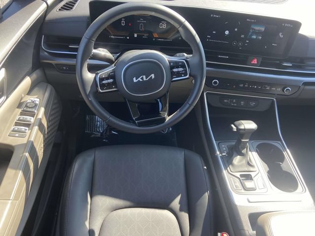 New 2025 Kia Carnival FWD image 9