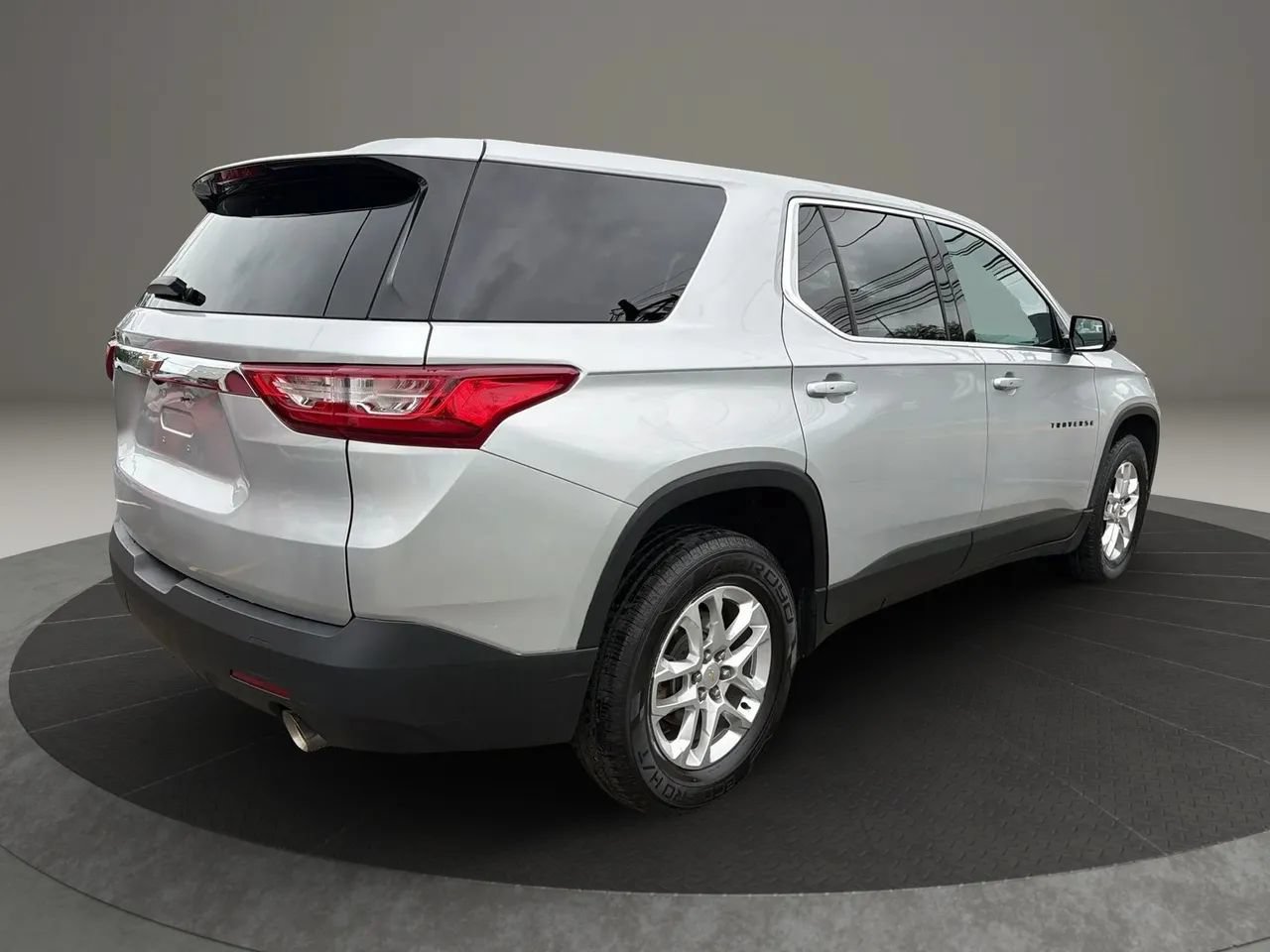 Used 2019 Chevrolet Traverse LS FWD image 5