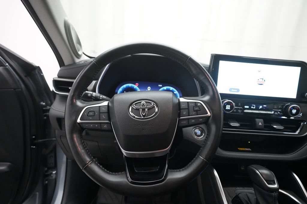 Used 2023 Toyota Highlander Limited AWD/4WD image 4