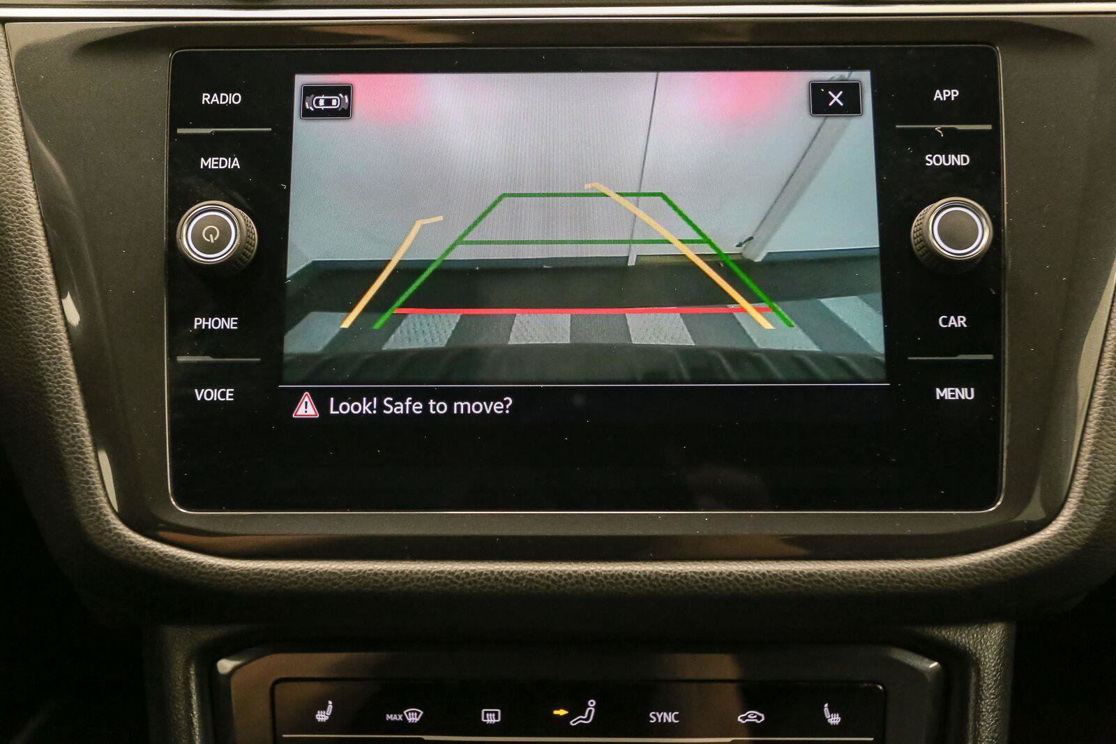 Certified 2024 Volkswagen Tiguan SE R-Line AWD/4WD image 38