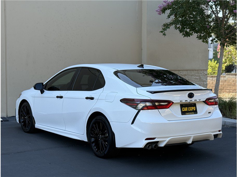 Used 2022 Toyota Camry SE FWD image 5