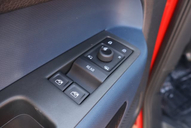 Certified 2025 Volkswagen ID. Buzz Pro S RWD image 12