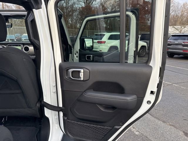 Used 2022 Jeep Wrangler Unlimited Sahara w/ LED Lighting Group image 32