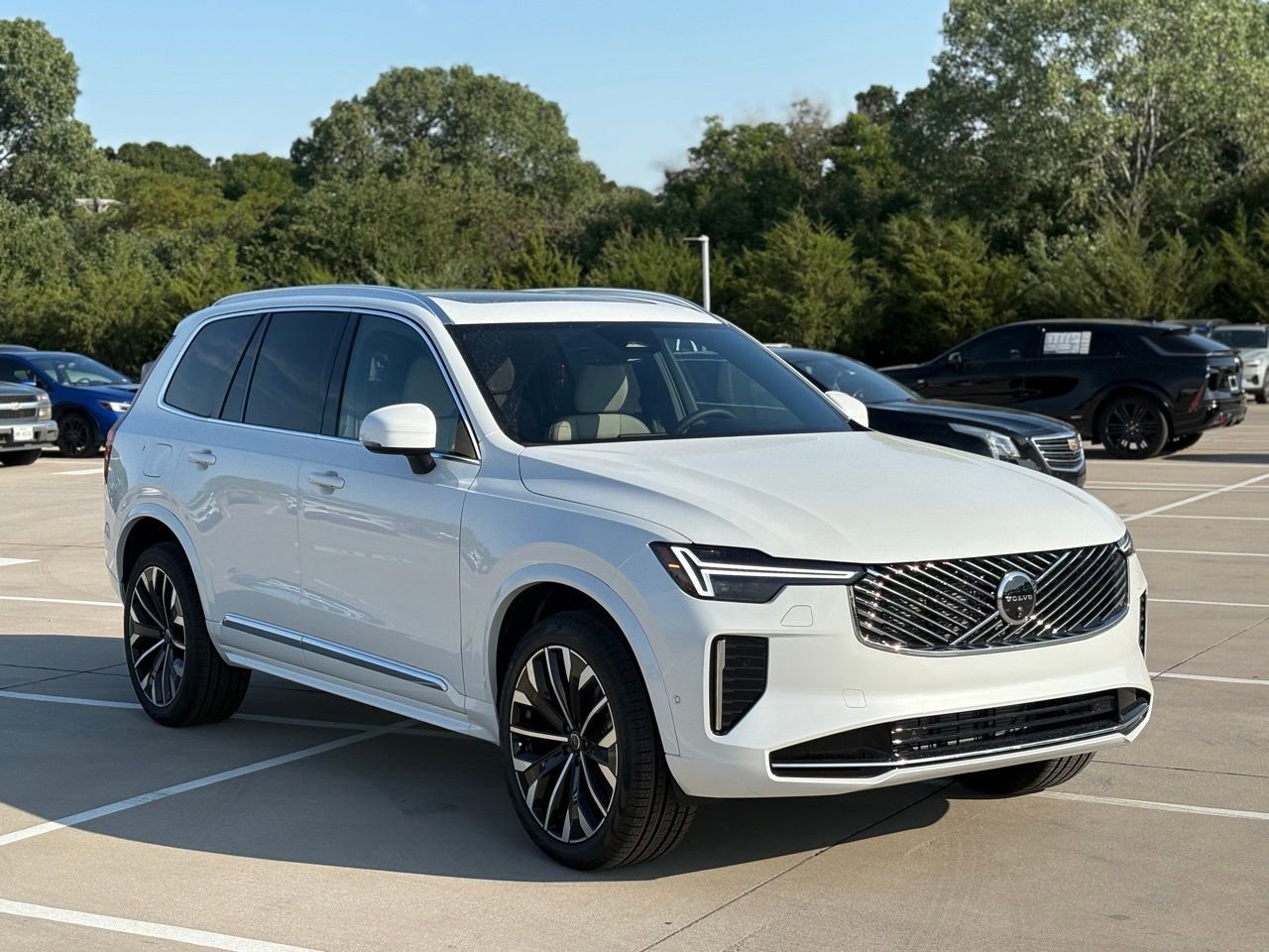 New 2026 Volvo XC90 B6 Plus w/ Protection Package Premier AWD/4WD image 4