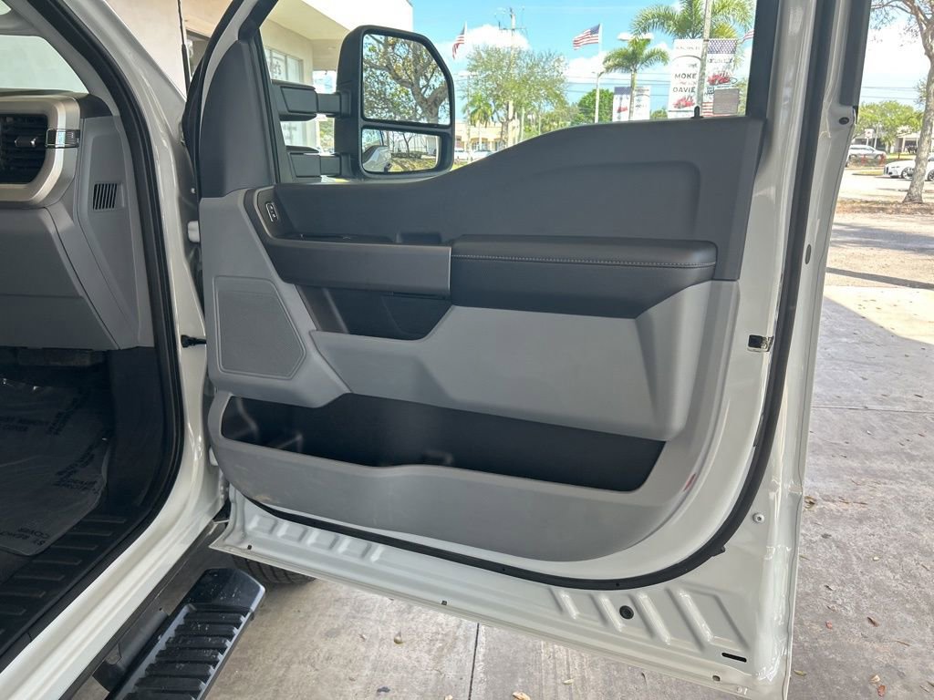 Used 2025 Ford F350 XLT image 27