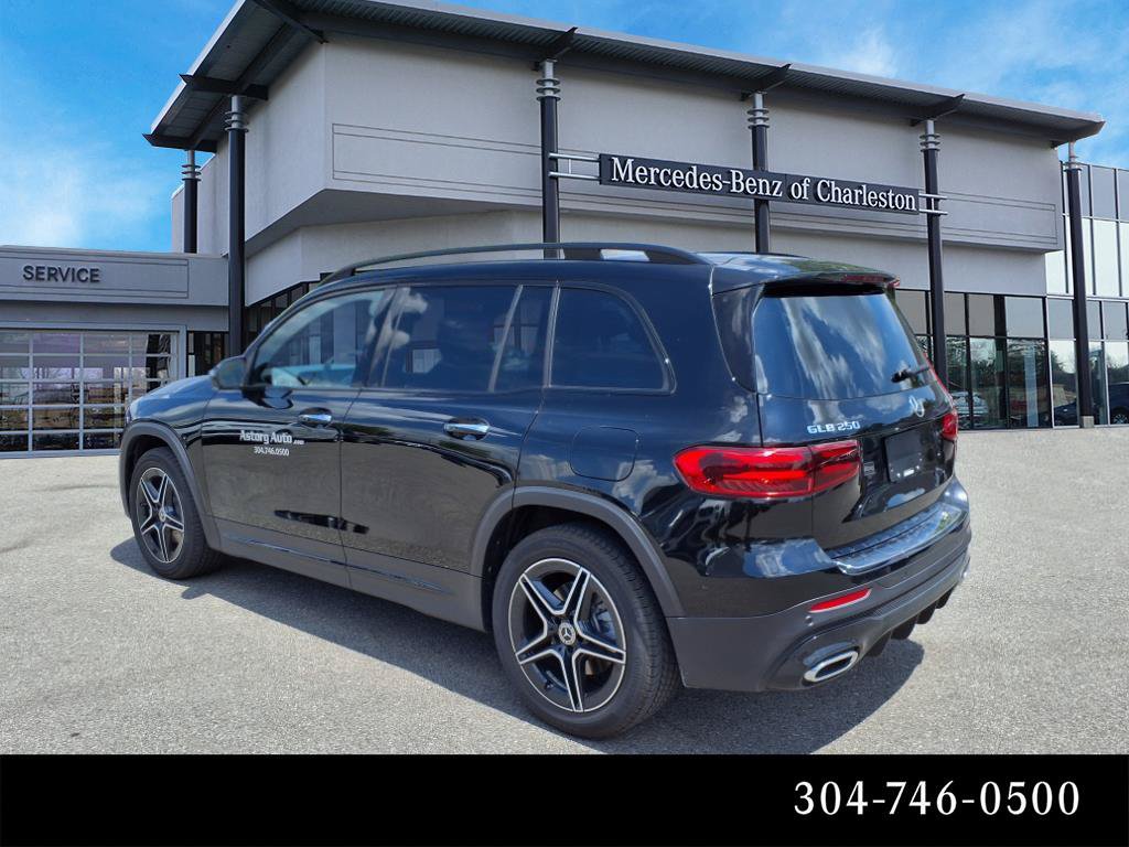 Used 2025 Mercedes-Benz GLB 250 4MATIC image 5