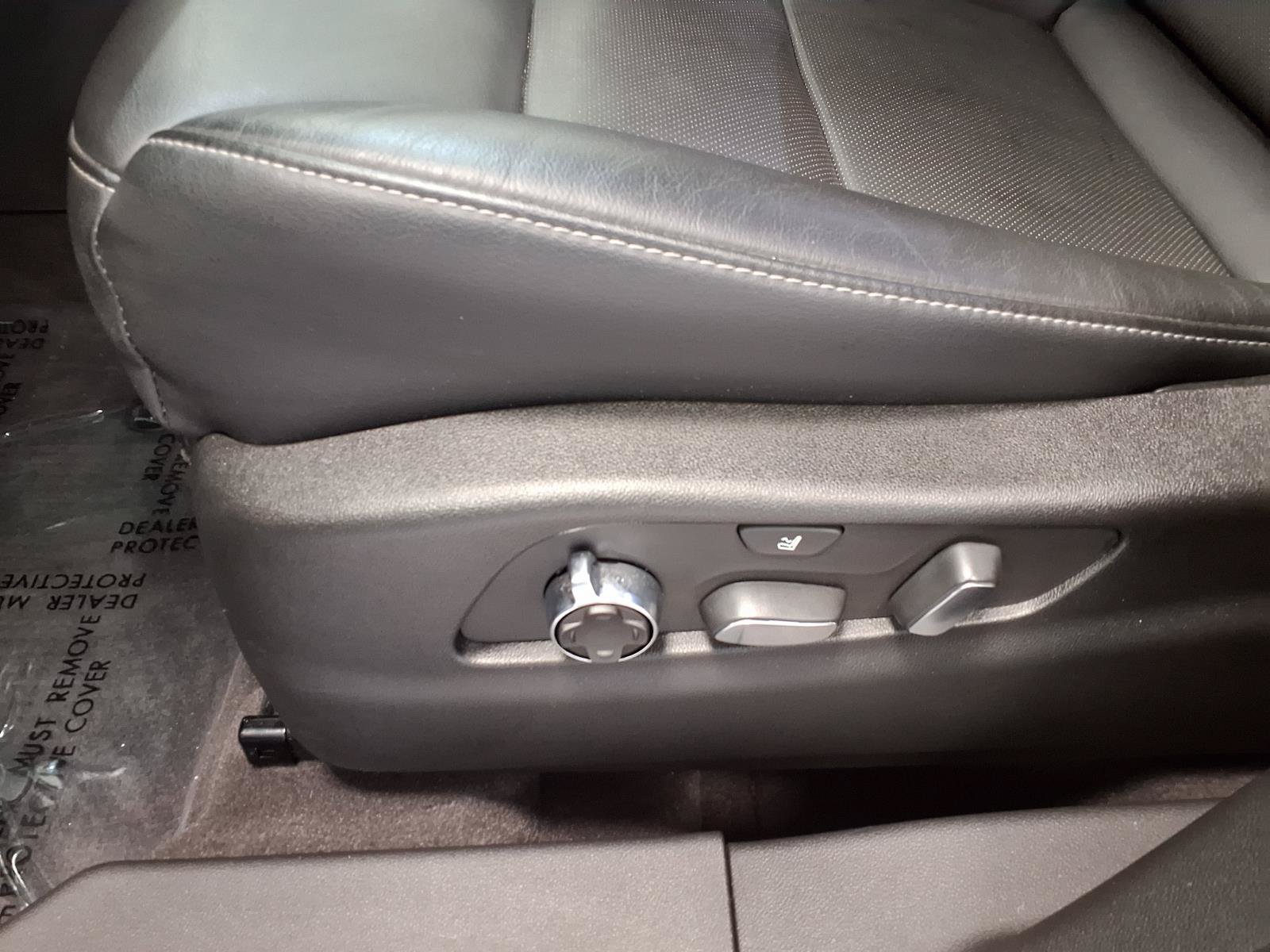 Certified 2024 Cadillac XT4 Premium Luxury w/ Technology Package FWD image 21