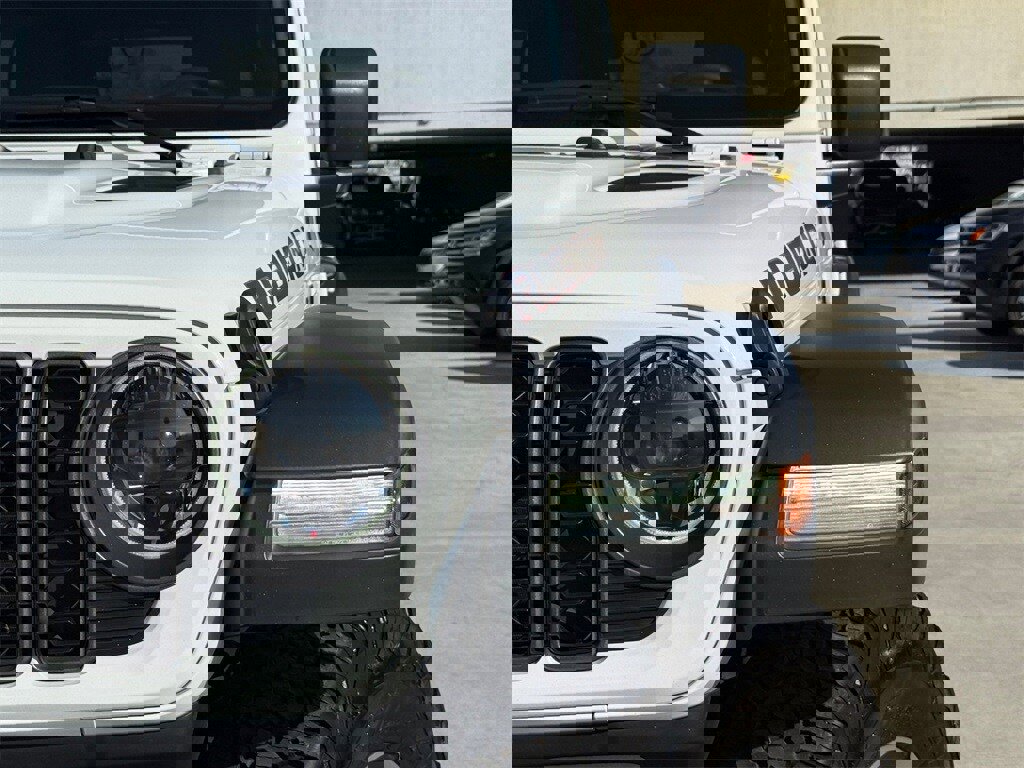 Used 2024 Jeep Wrangler Unlimited Rubicon image 4