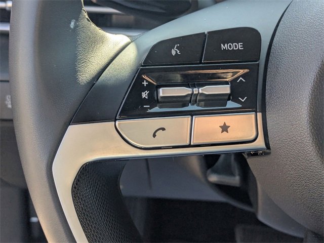 Used 2024 Hyundai Elantra Limited image 17