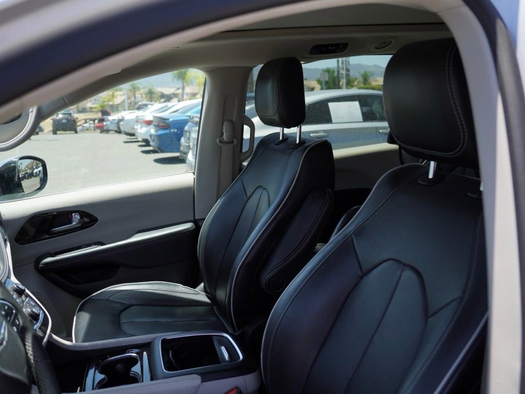 Used 2023 Chrysler Pacifica Limited image 23