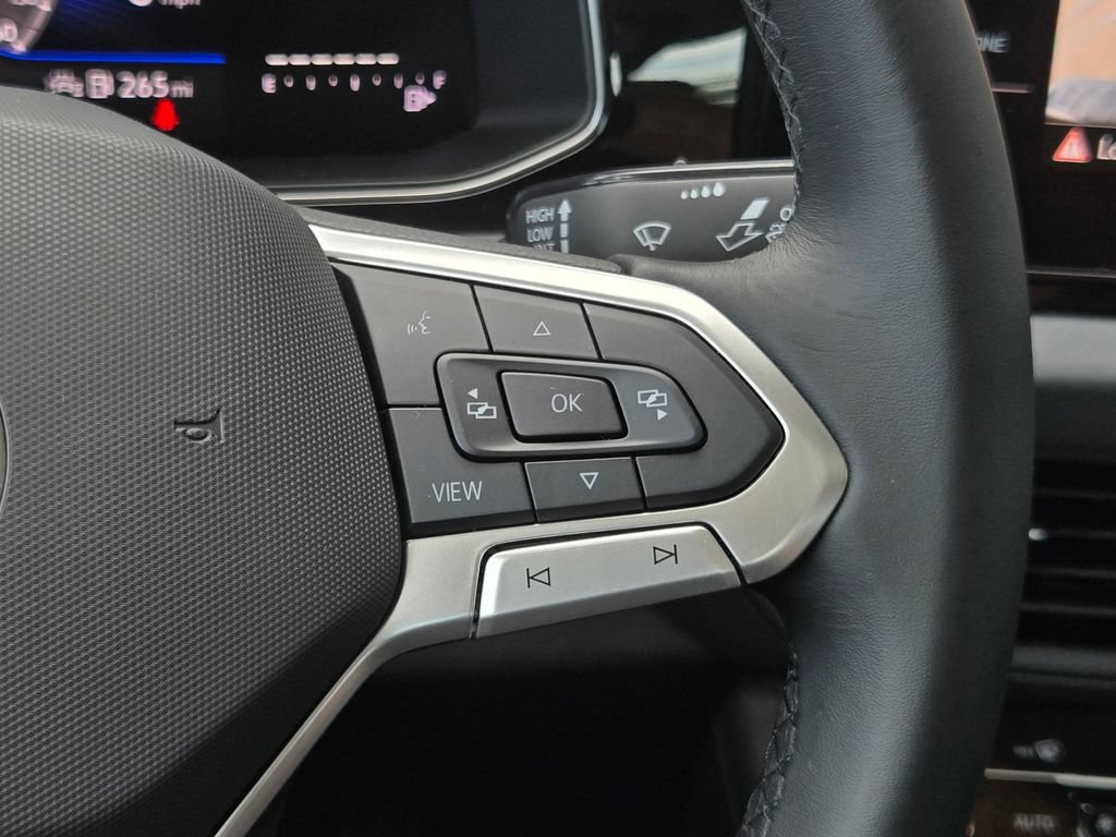 Used 2025 Volkswagen Jetta SE FWD image 22