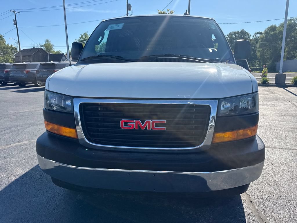 Used 2025 GMC Savana 2500 w/ Driver Convenience Package RWD image 3