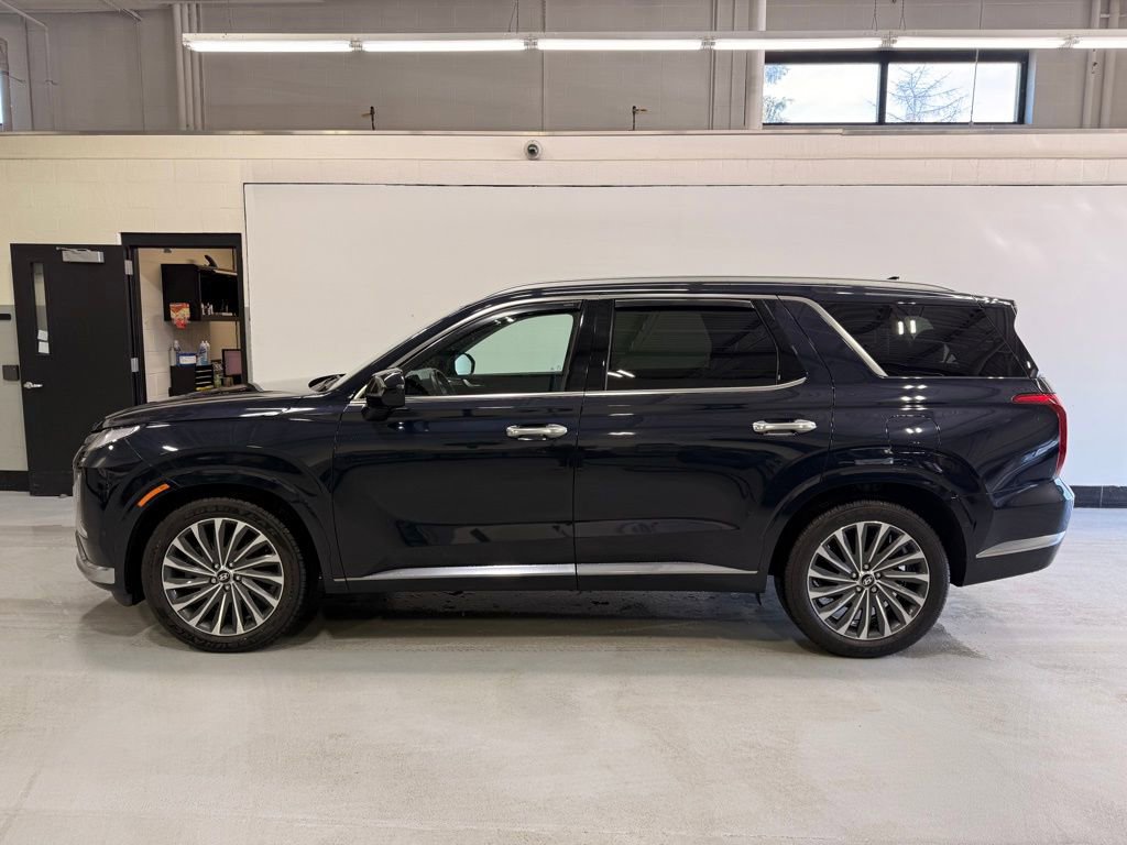 Used 2024 Hyundai Palisade Calligraphy AWD/4WD image 2