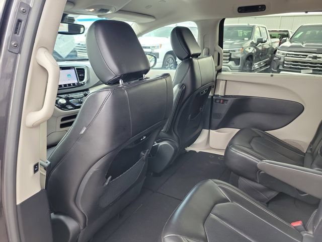 Used 2023 Chrysler Pacifica Touring-L FWD image 10