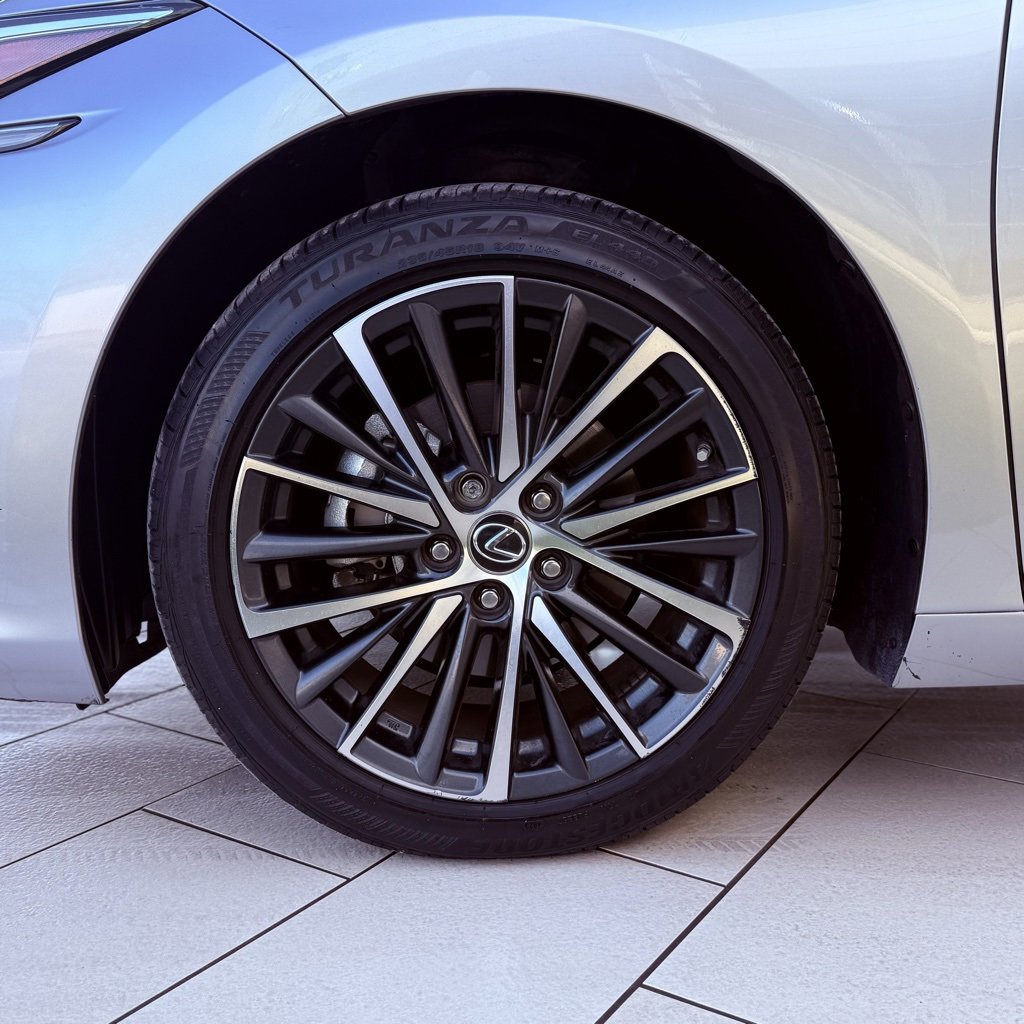 Used 2024 Lexus ES 350 w/ Premium Package image 11