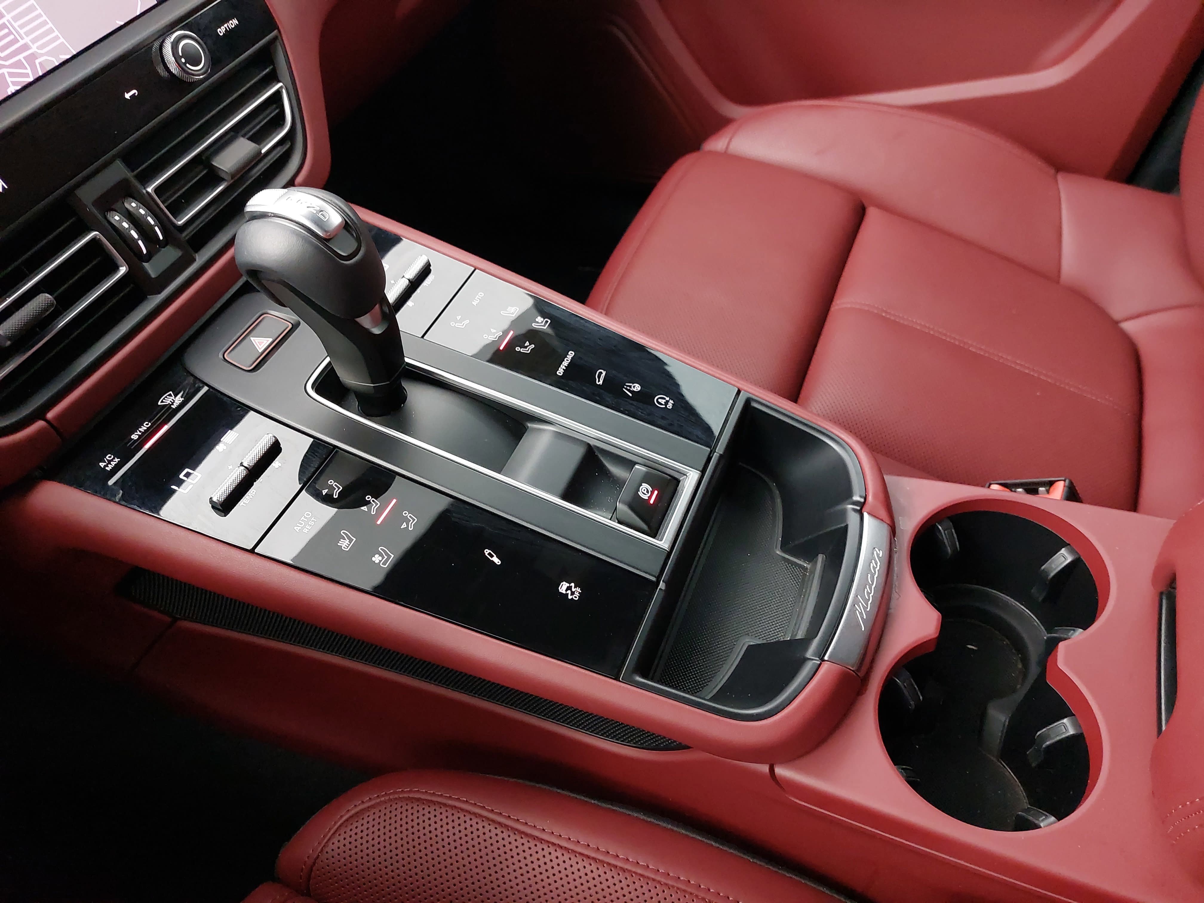 Certified 2024 Porsche Macan Turbo AWD/4WD image 27